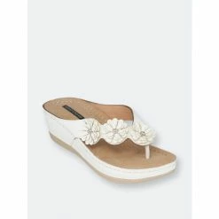 GC SHOES Ammie White Wedge Sandals